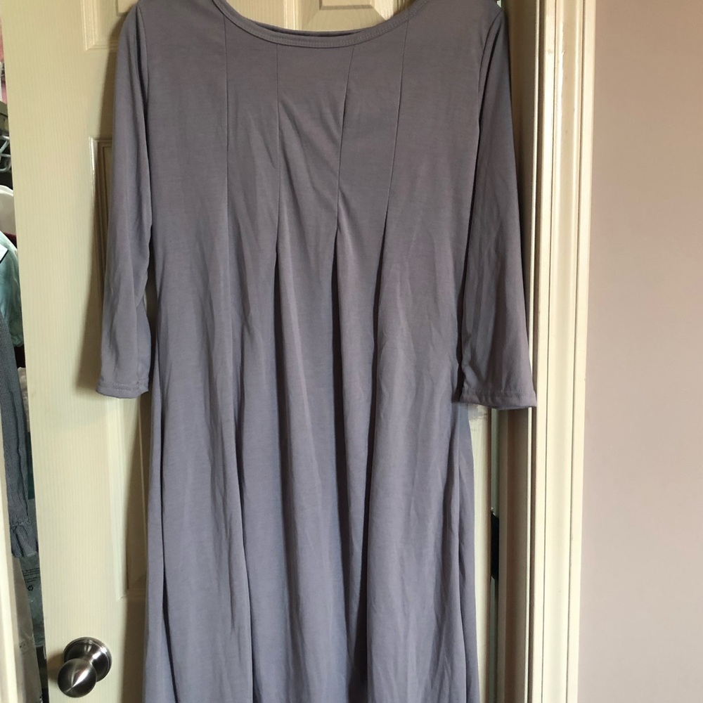 Long to mid calf T-shirt dress gray